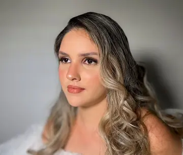 Escova com babyliss em ondas longas, feita pela Clara Maquia